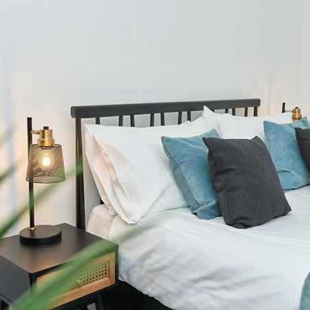 Beautiful 3 Bed Apartment In Bonchurch - Nr Ventnor - Large Outside Terrace & Parking - Dog Friendly - The Perfect Choice For Couples, Friends, Families - 5 Mins To Beach Exterior foto