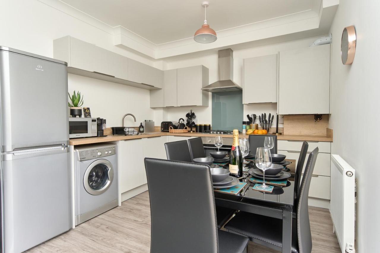 Beautiful 3 Bed Apartment In Bonchurch - Nr Ventnor - Large Outside Terrace & Parking - Dog Friendly - The Perfect Choice For Couples, Friends, Families - 5 Mins To Beach Exterior foto